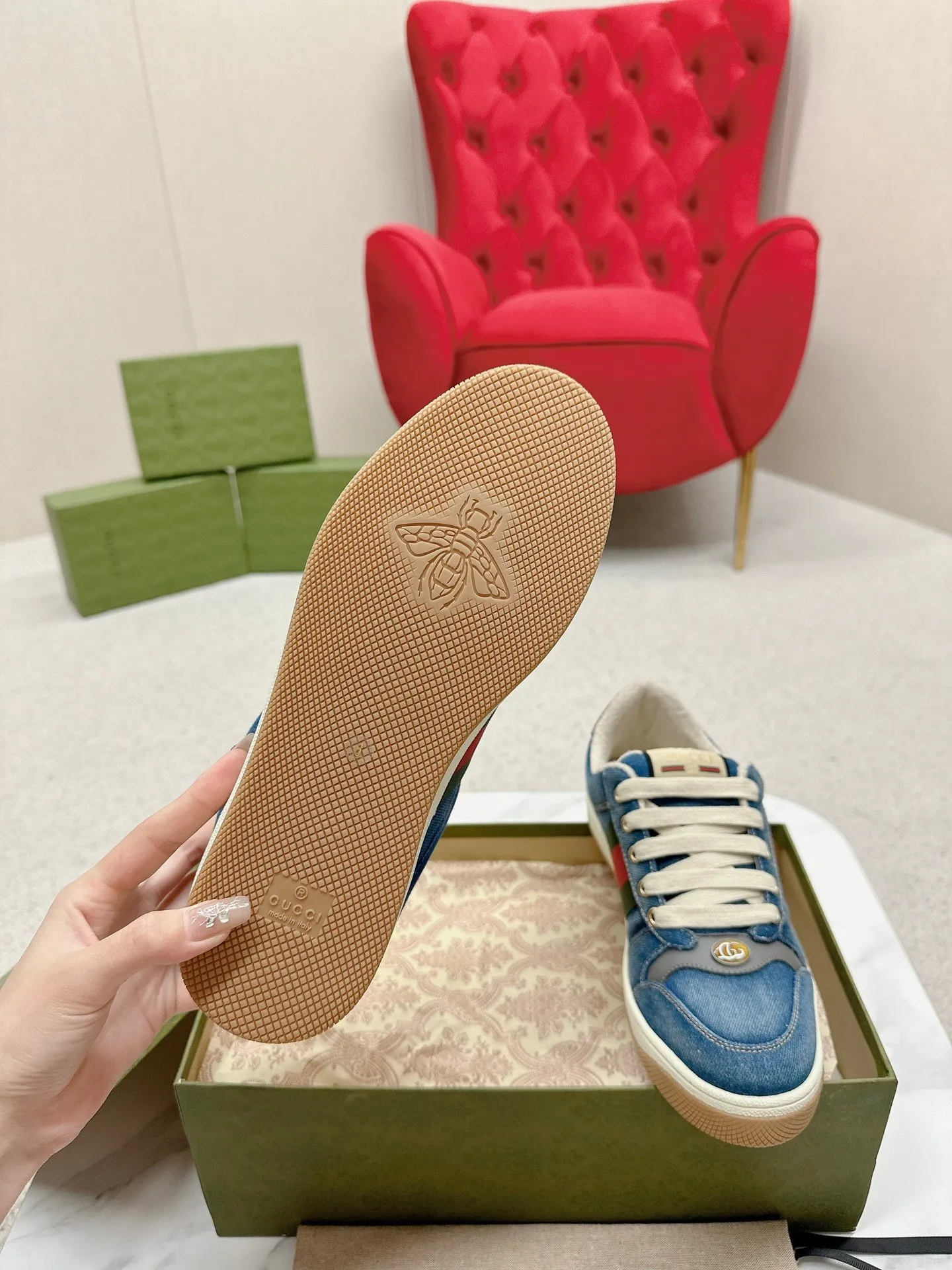 👟👟Ex-factory price 560👟👟 Men’s size +10 Gucci——purchased version GG series distressed dirty shoes-hot style is coming! 9 times out of 10 sales, you will definitely get the money. Ready stock! Spot goods! Spot goods! New colors added - the ultimate version on the market! Purchase the original version and develop it... fabric, material, outsole, and details can be compared at will! Open-mold Swarovski one-to-one replica rhinestone chain...Metal cherry pendant...Metal double G crystal cylindrical mark...Gucci original customized narrow webbing...Super flash series - flash diamond chain. The cherry decoration is detachable and can be changed into two to match with each other to show your personality. Exclusive color-brushed cowhide fabric. Hand-made distressed is very textured and has a sense of luxury! The details of the workmanship can be seen in the drawings, and no line is missed. The original terry cloth is delicate, soft and more comfortable and breathable. The privately stamped two-color original TPU outsole (lower layer is wider, upper layer is narrower). Matching packaging⭐️ Size: Female 35-40 Male 39-44 (Female 41 Male 45 customized)